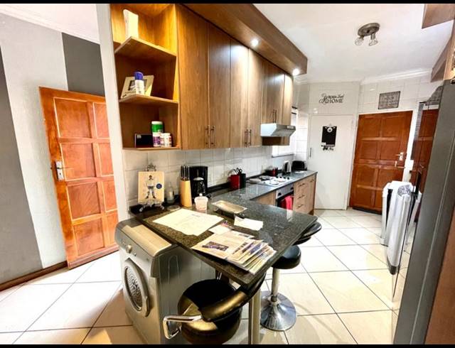 2 BEDROOM TOWNHOUSE FOR SALE IN RANGEVIEW